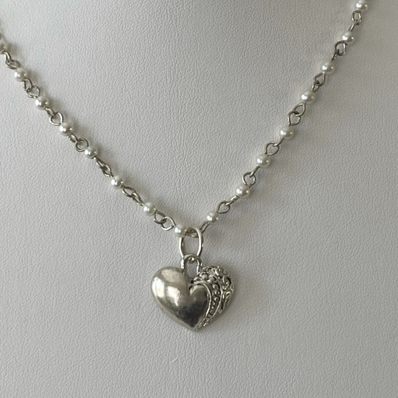 Silver plated heart and imitation pearl necklace - Picture 5 of 5